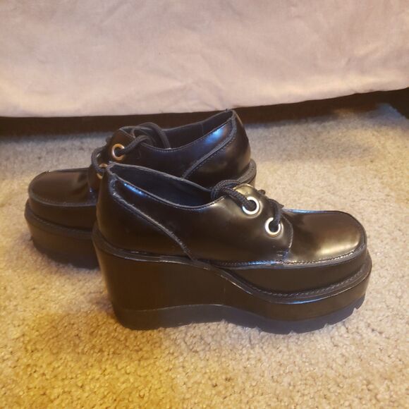 NEW-NOT IN BOX Jeffrey Campbell Chuncky
Platform Oxford.
Color: Black
Size: 7 - Picture 4 of 8